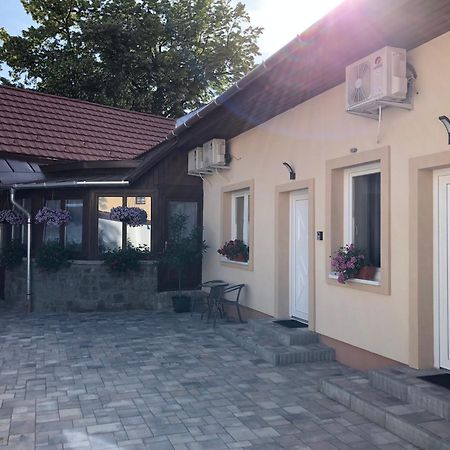 Illa Apartments Eger Bagian luar foto