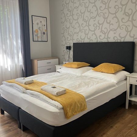 Illa Apartments Eger Bagian luar foto