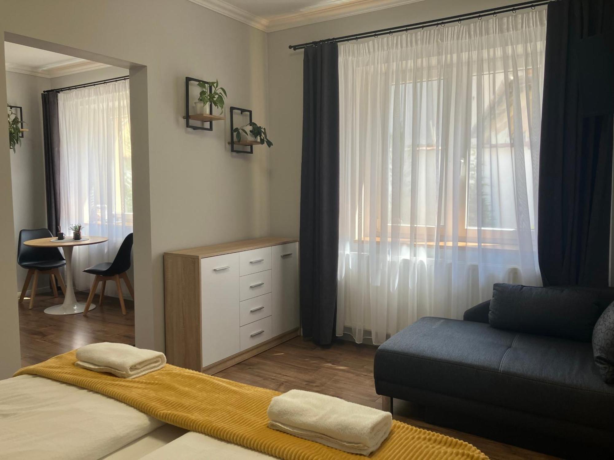 Illa Apartments Eger Bagian luar foto