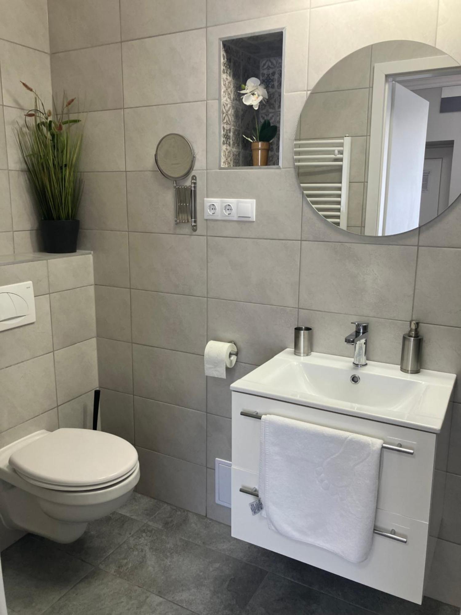 Illa Apartments Eger Bagian luar foto