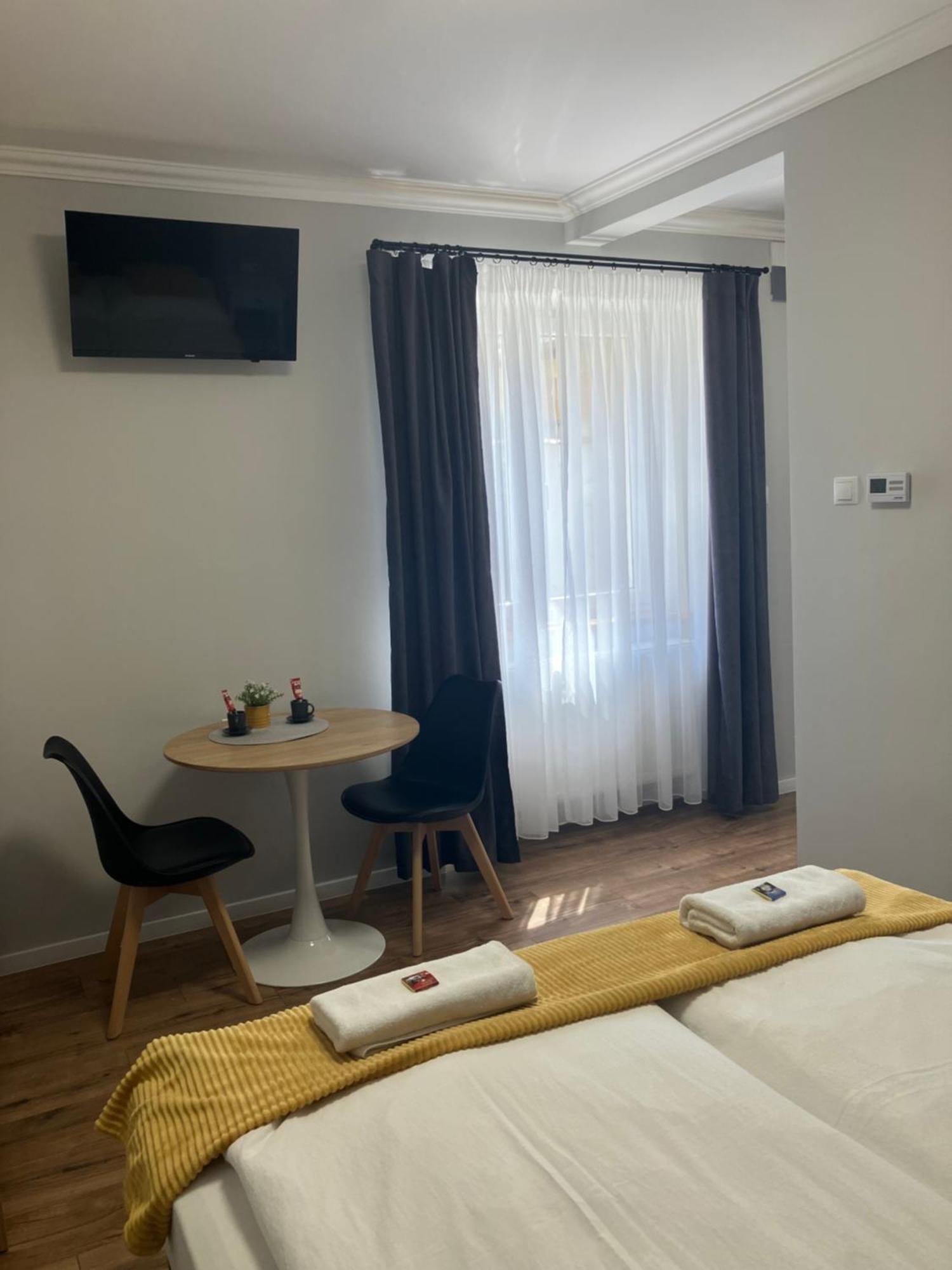 Illa Apartments Eger Bagian luar foto