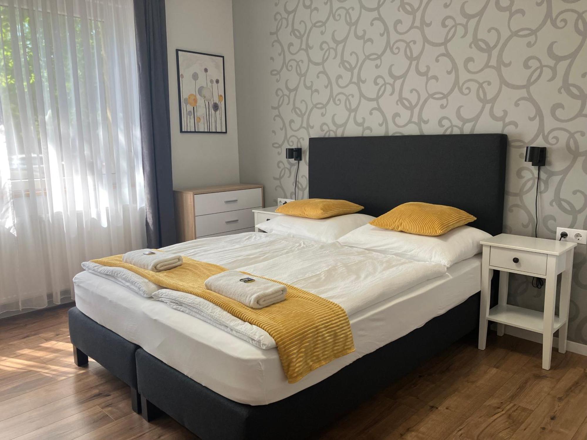 Illa Apartments Eger Bagian luar foto