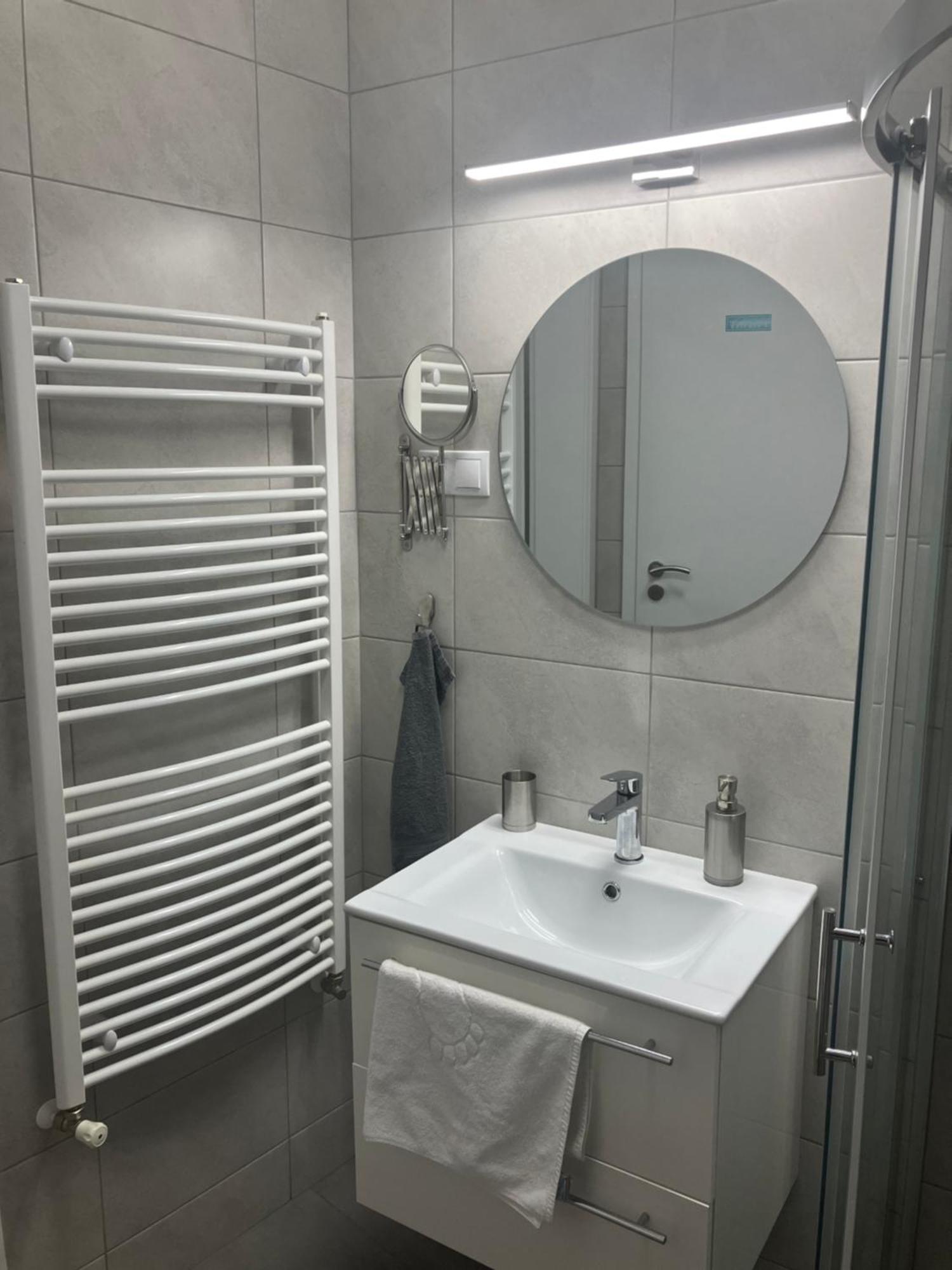 Illa Apartments Eger Bagian luar foto