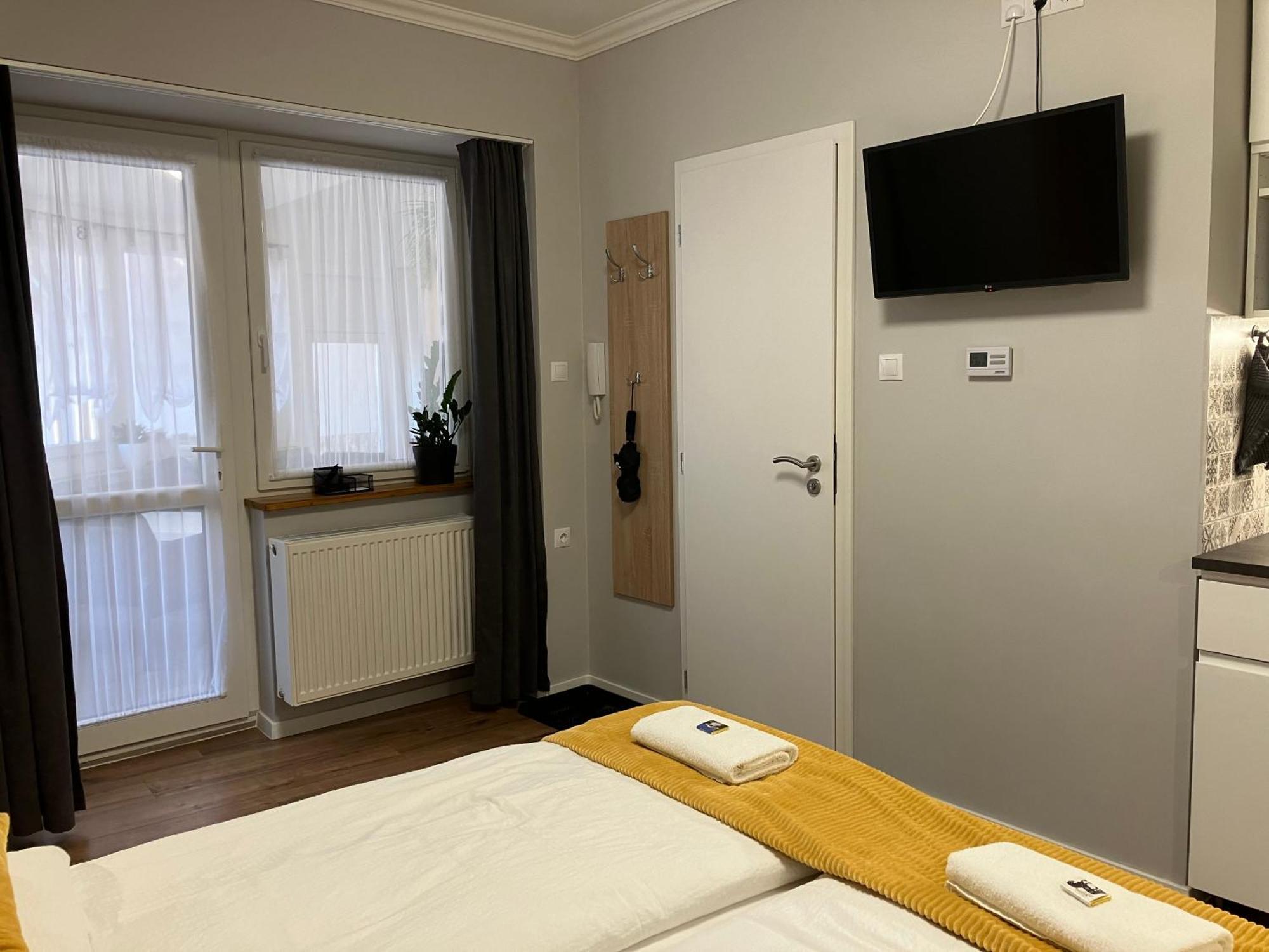 Illa Apartments Eger Bagian luar foto
