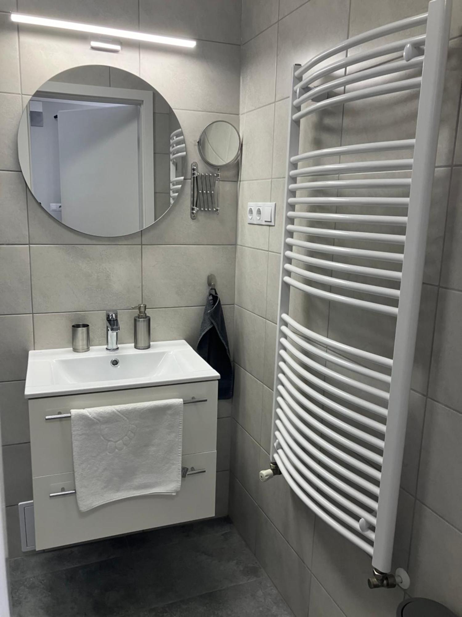 Illa Apartments Eger Bagian luar foto