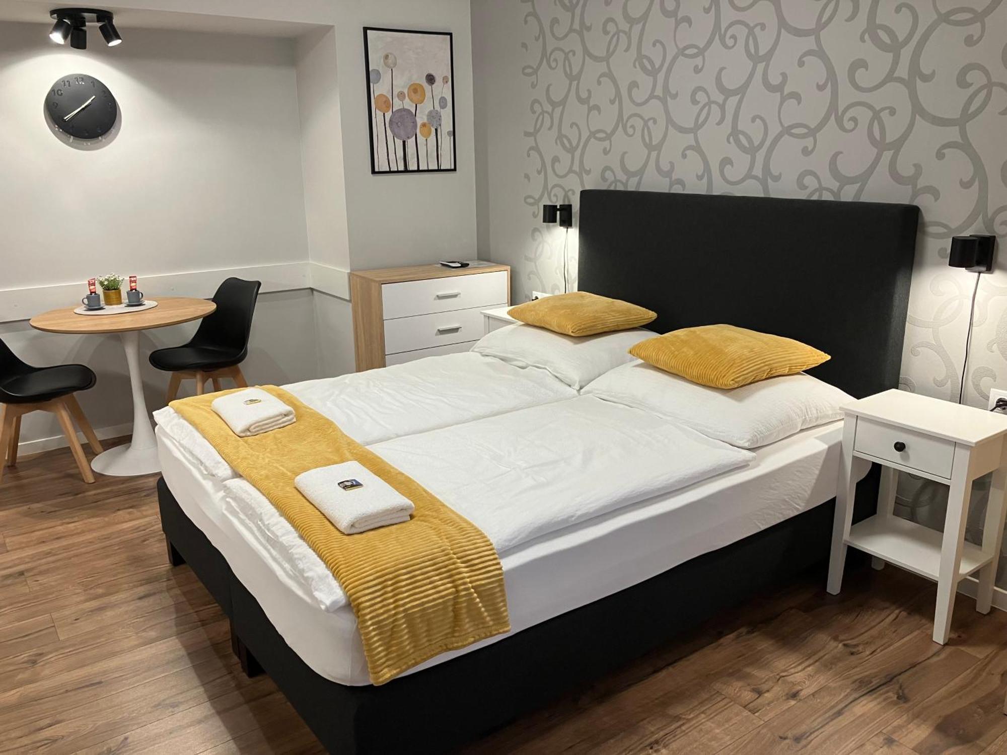 Illa Apartments Eger Bagian luar foto