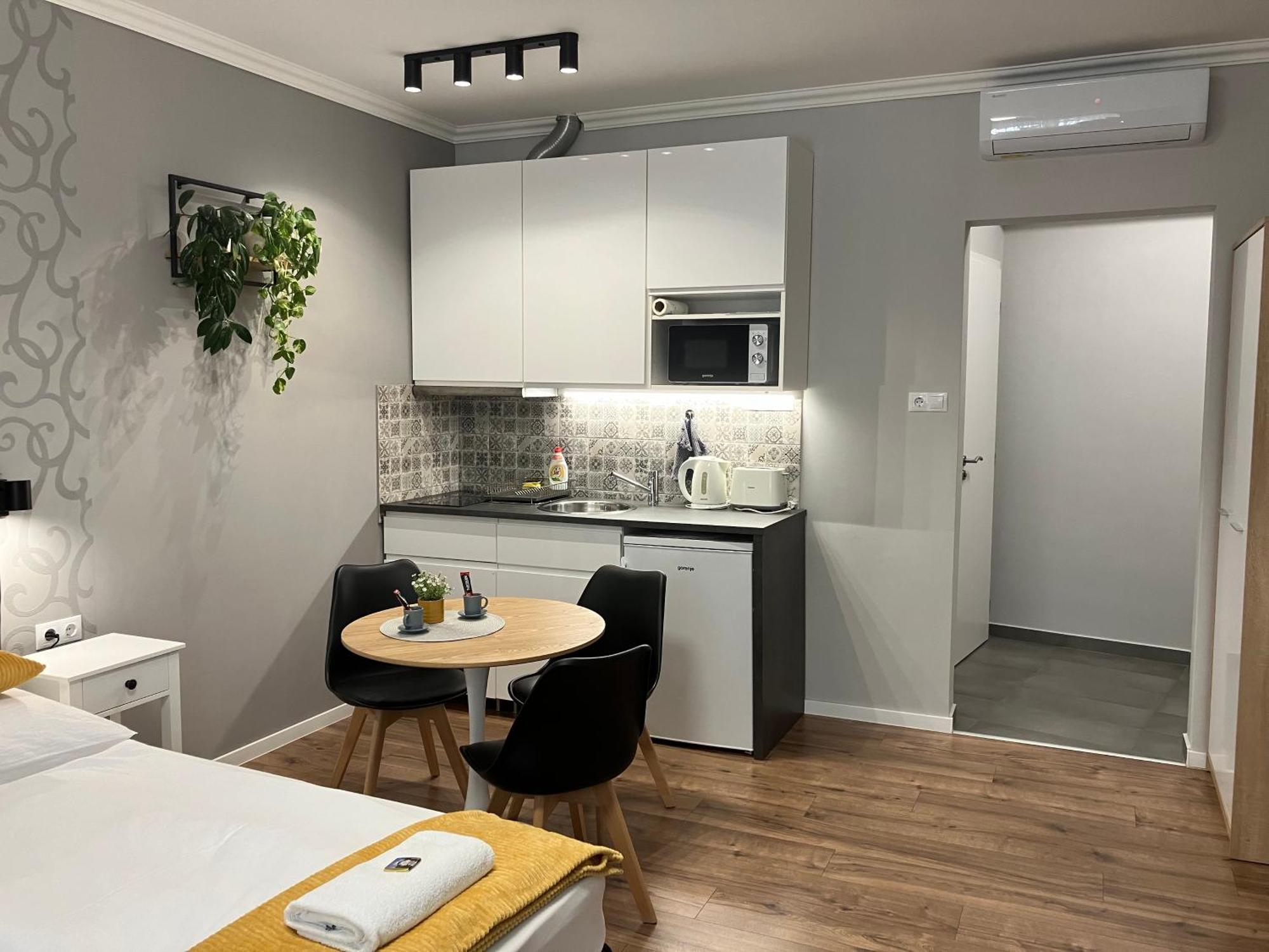 Illa Apartments Eger Bagian luar foto