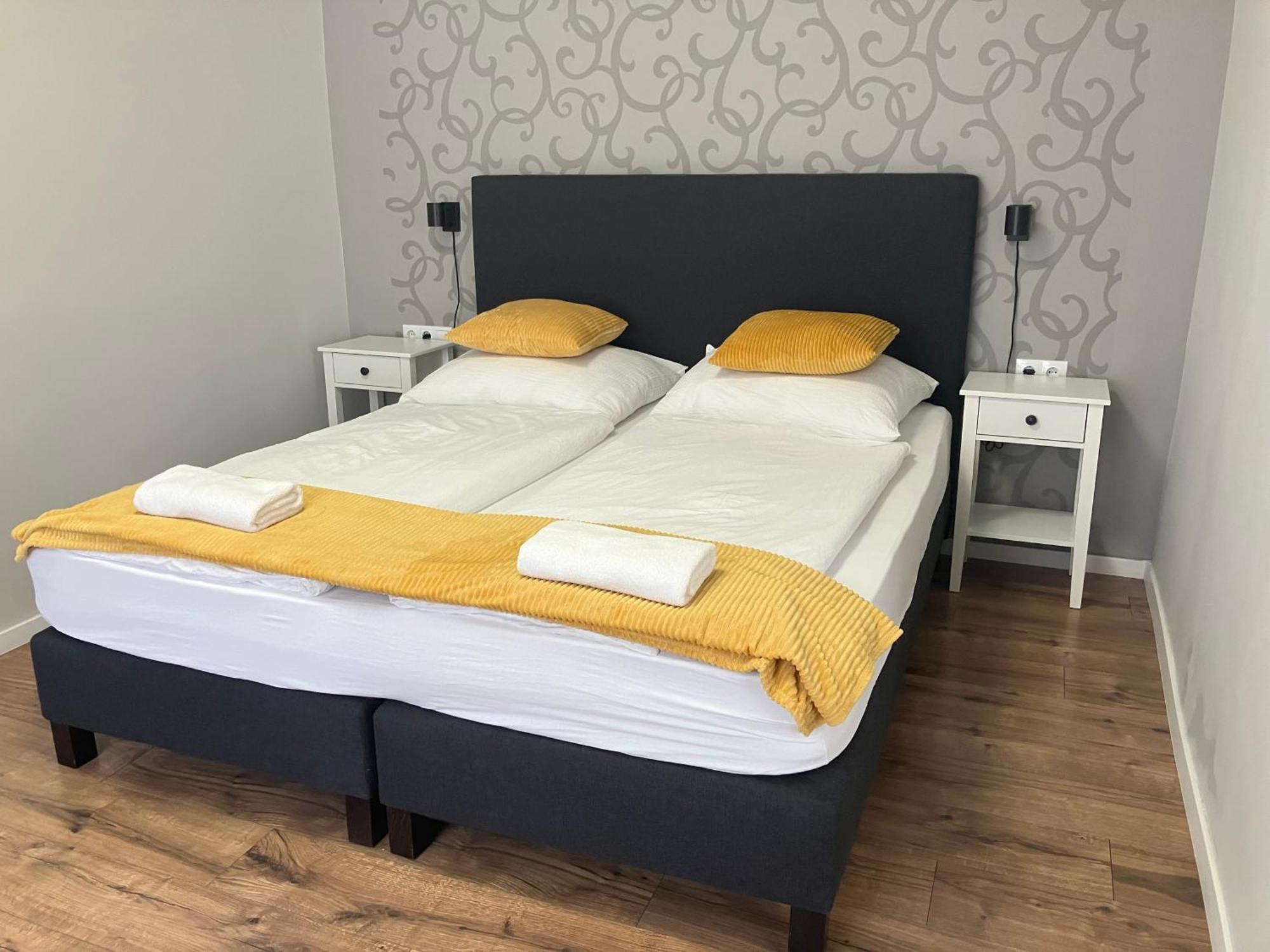 Illa Apartments Eger Bagian luar foto