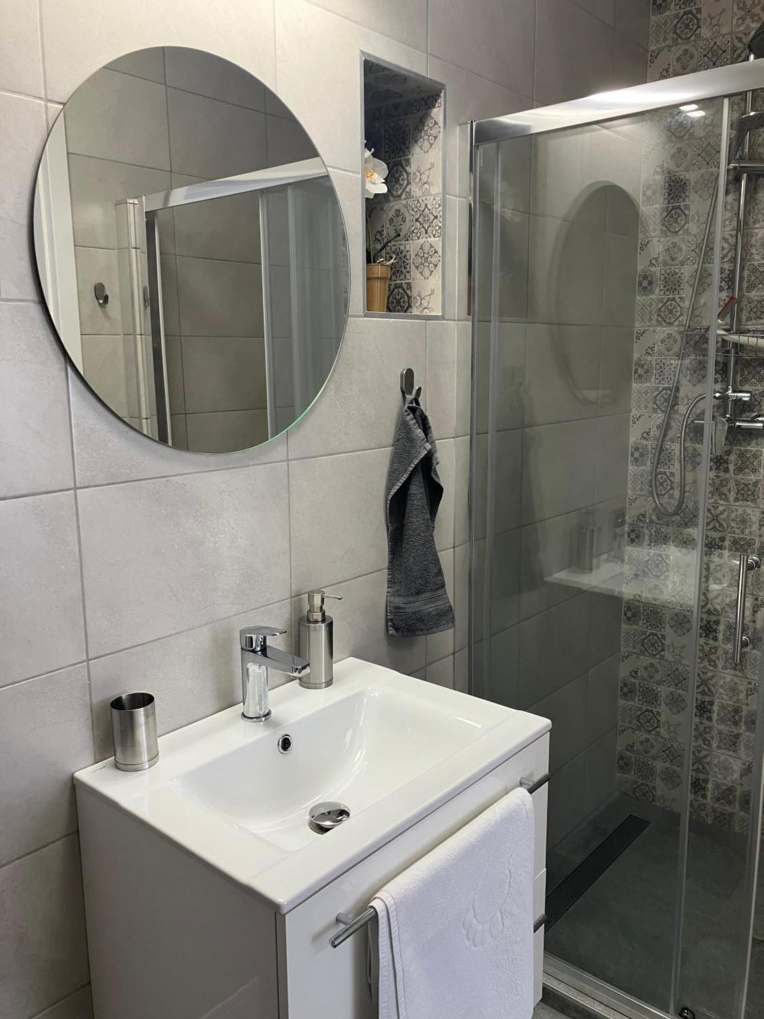Illa Apartments Eger Bagian luar foto