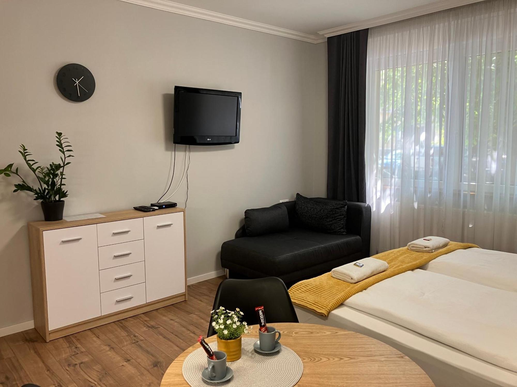Illa Apartments Eger Bagian luar foto