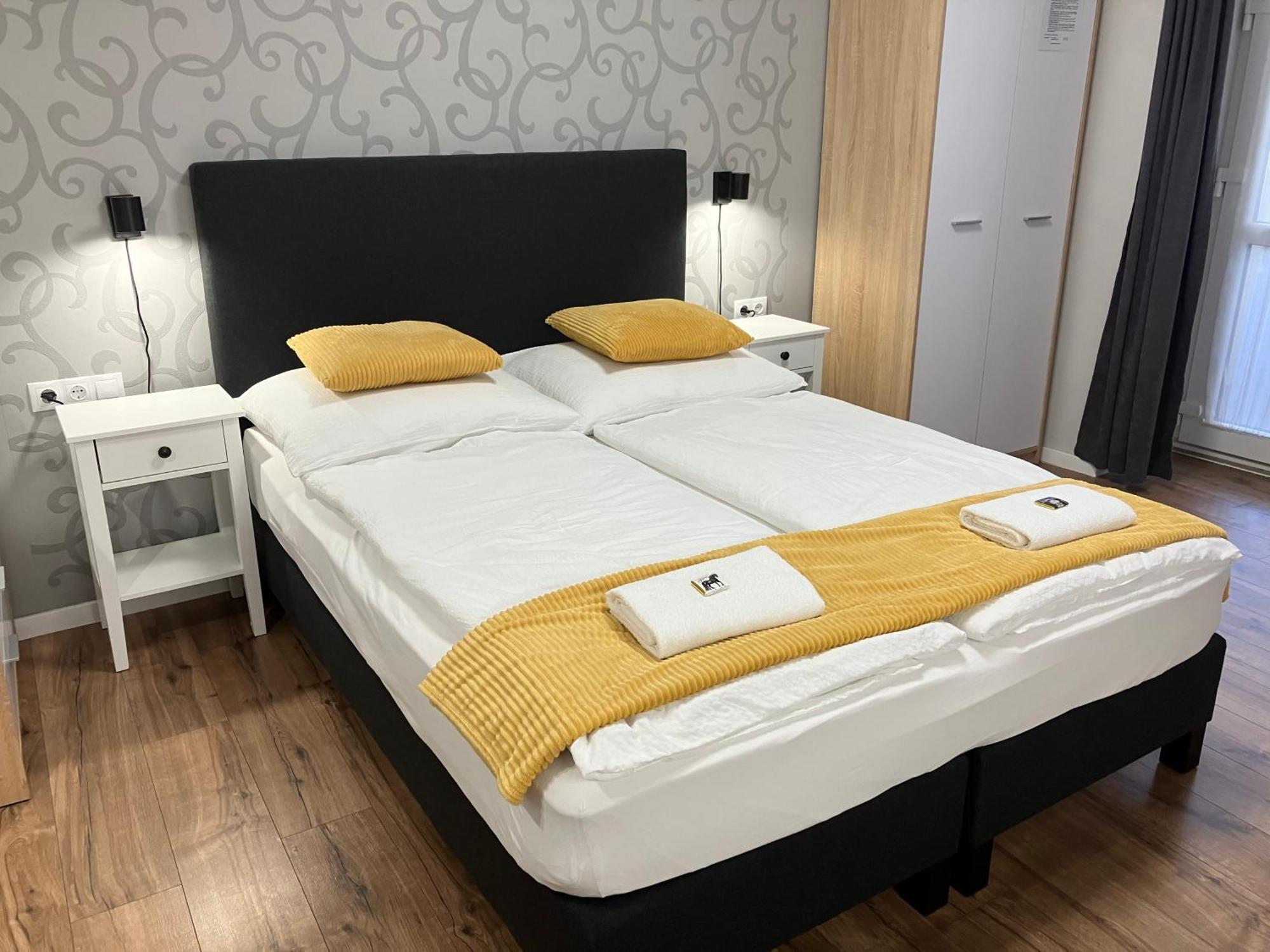 Illa Apartments Eger Bagian luar foto