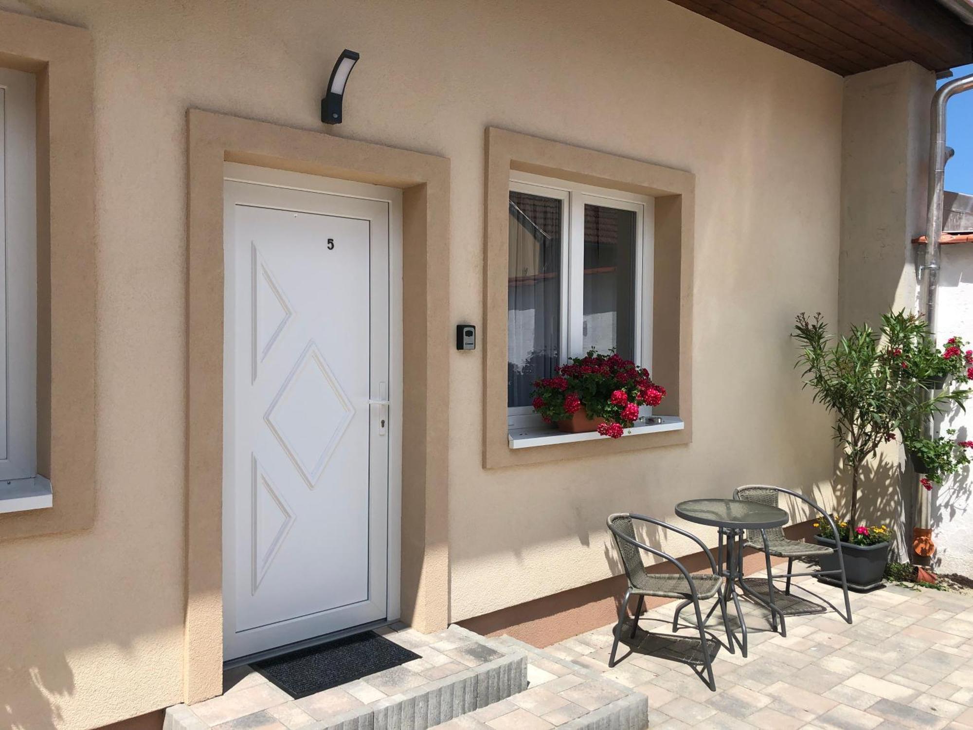 Illa Apartments Eger Bagian luar foto