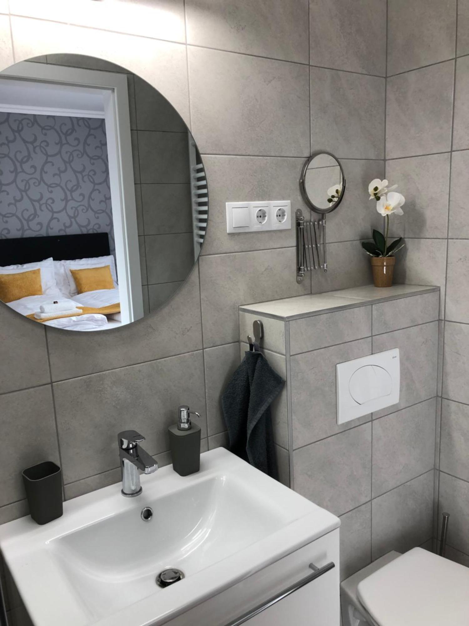 Illa Apartments Eger Bagian luar foto