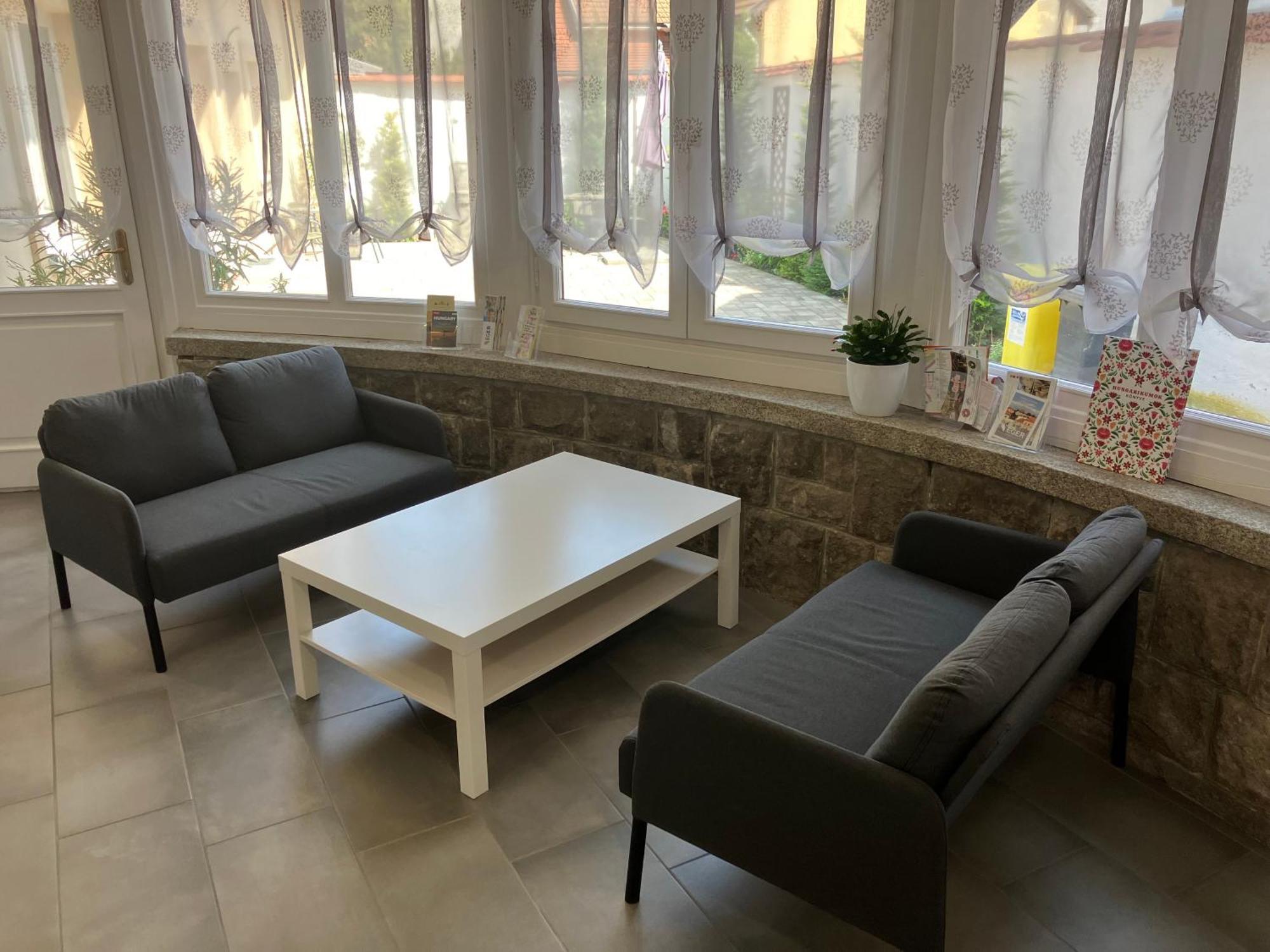 Illa Apartments Eger Bagian luar foto