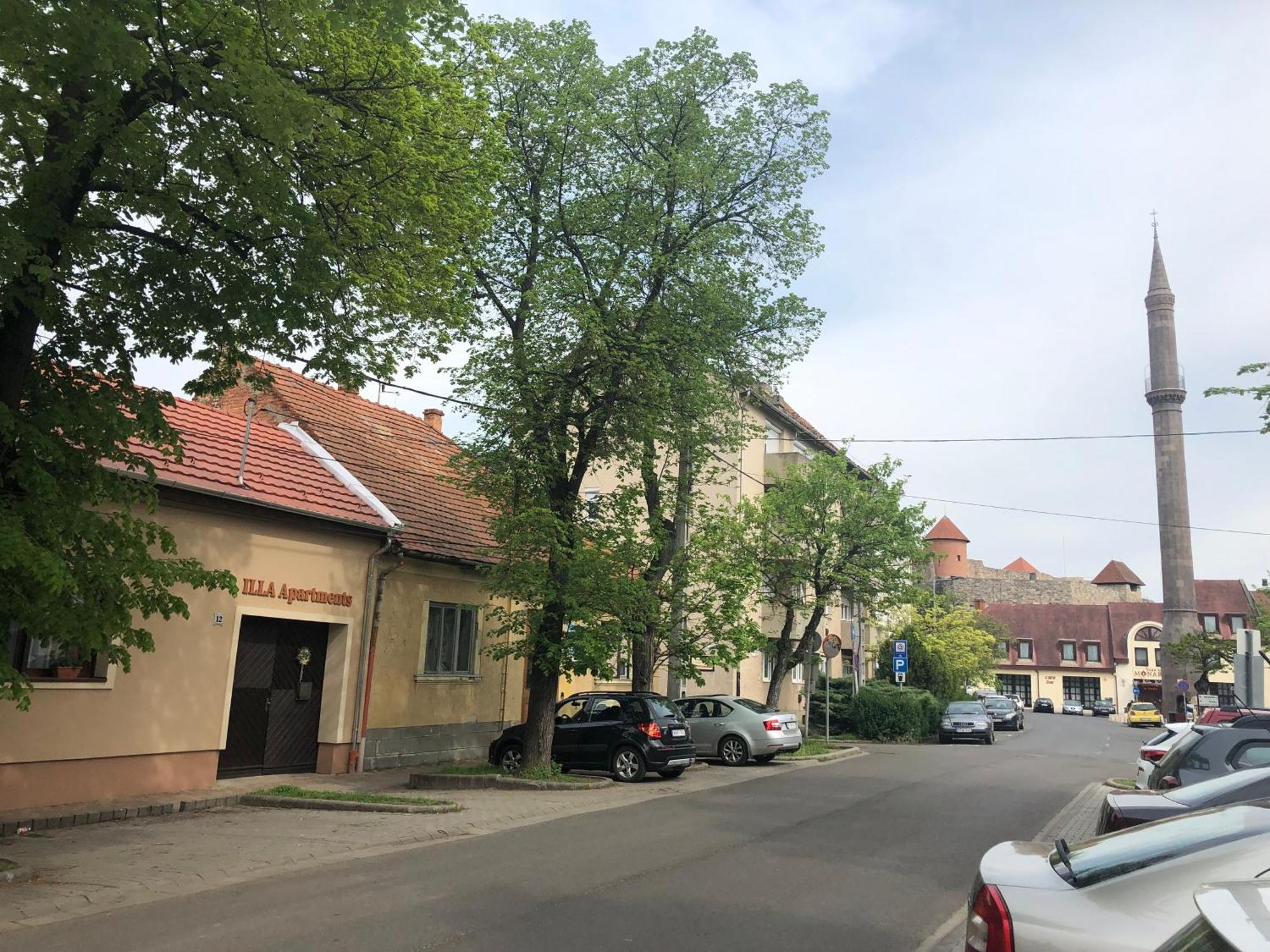 Illa Apartments Eger Bagian luar foto