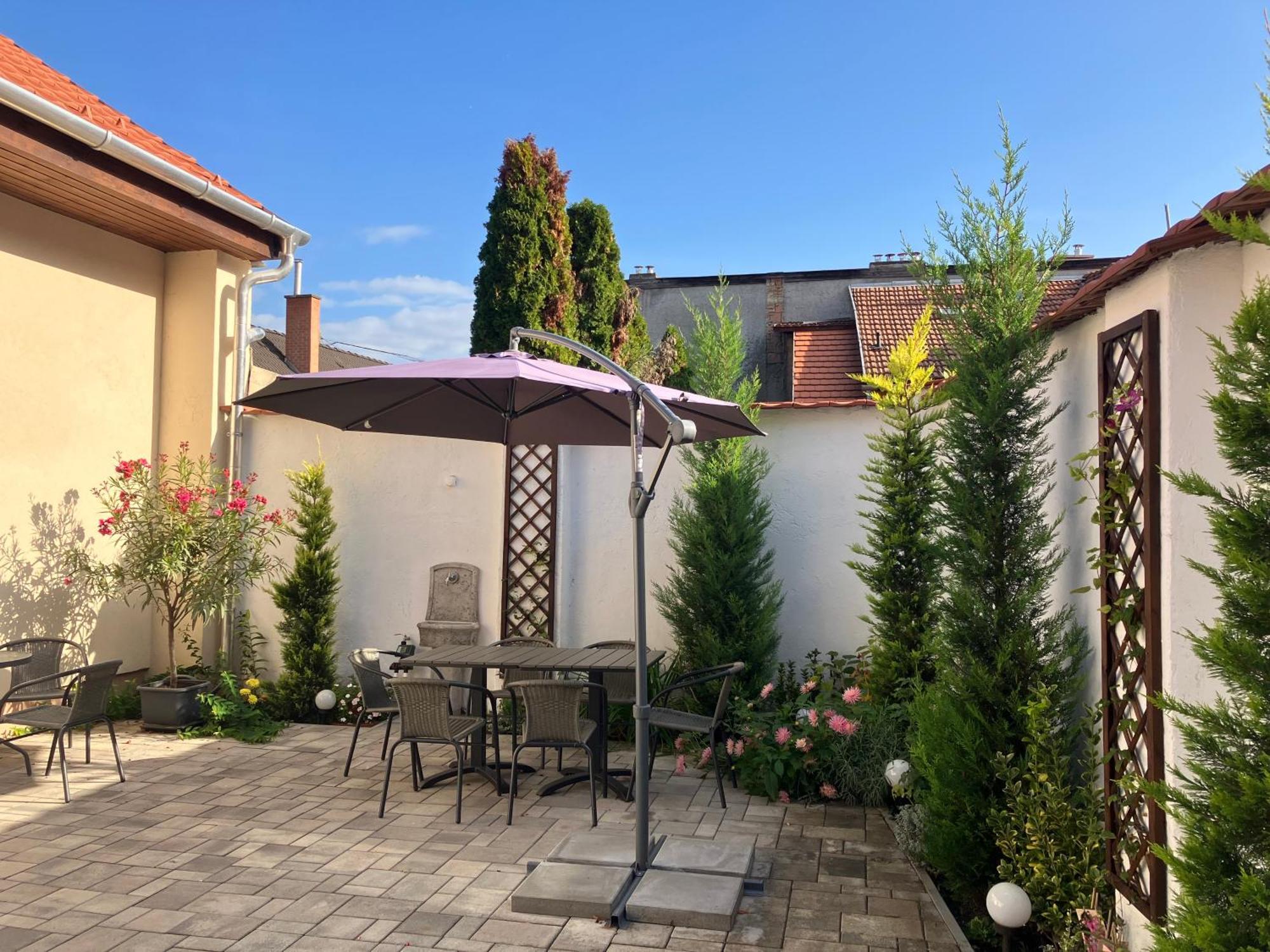 Illa Apartments Eger Bagian luar foto