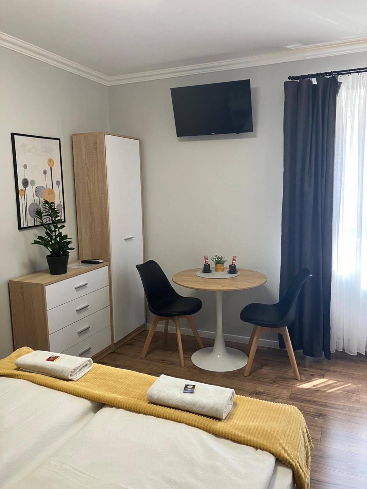 Illa Apartments Eger Bagian luar foto