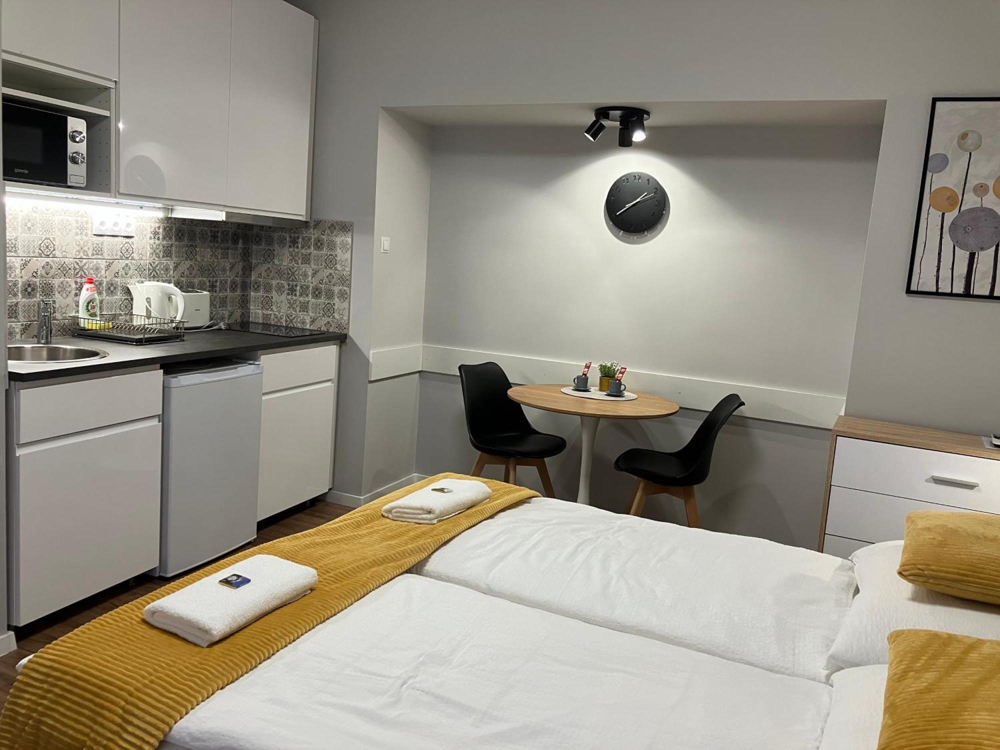 Illa Apartments Eger Bagian luar foto