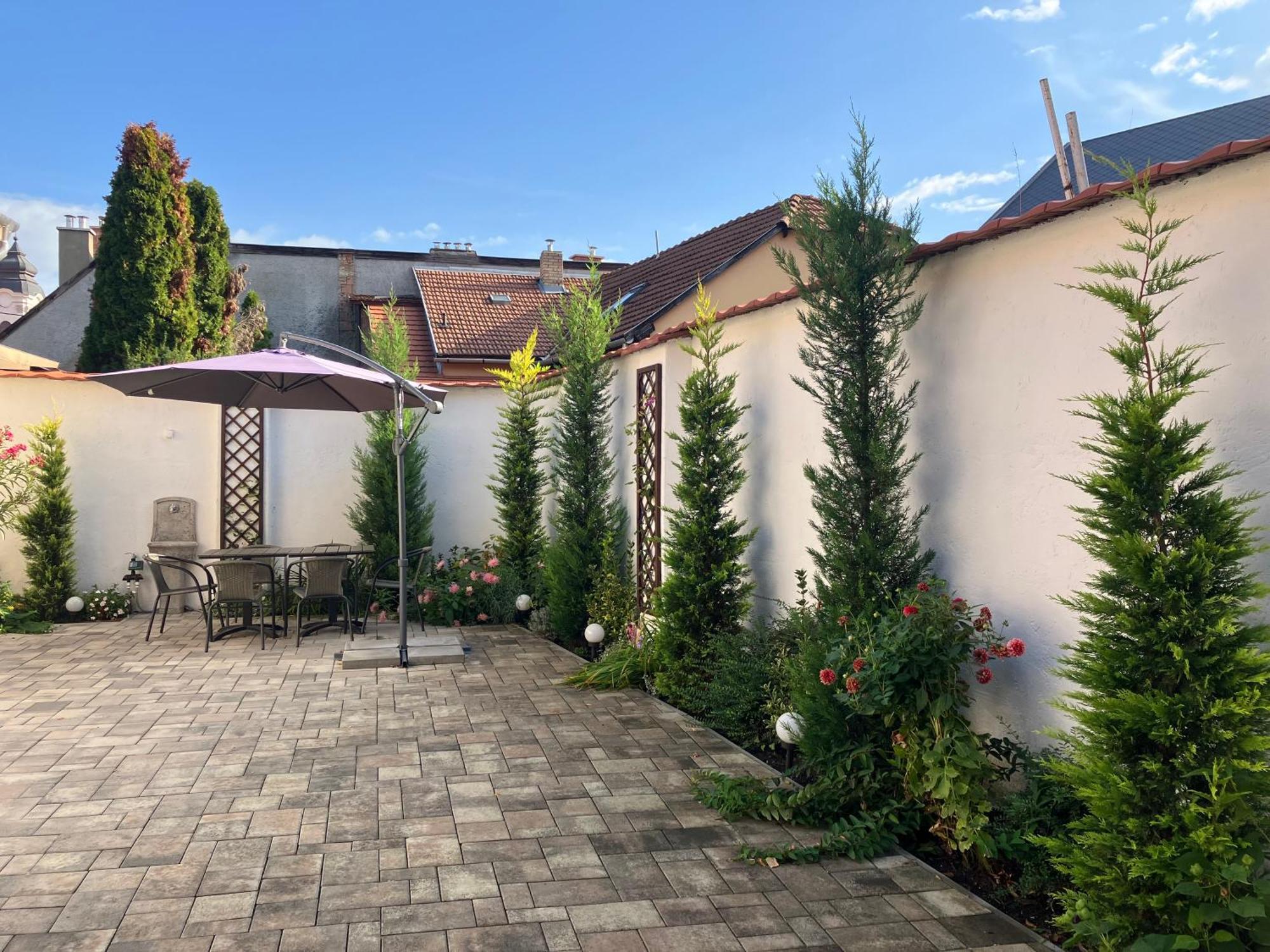 Illa Apartments Eger Bagian luar foto